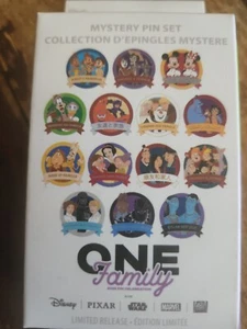 Disney friends and family in park language mystery box Set (2 pins) - Picture 1 of 1