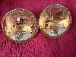 2 Wagner Halogen Hi Beam Headlights  #H5001 12 Volt Fits 4 Headlight Vehicles - Picture 1 of 3