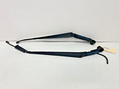 14-18 SUBARU FORESTER FRONT LEFT & RIGHT WINDSHIELD WIPER ARM SET, OEM LOT3531 - Image 1 of 4