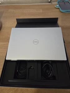 Dell XPS 15 9520 OLED - RTX 3050TI - 512GB SSD - 16GB RAM - Picture 1 of 3