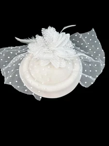 White Pillbox Flower Fascinator Women Hat Wedding Tea Party Feather Veil - Picture 1 of 5