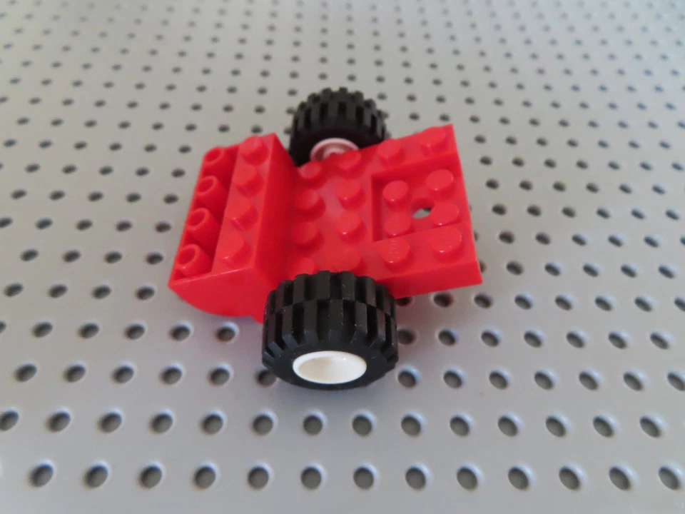 Lego 1 x Fahrgestell Anhänger Kutsche 24055 rot 4x6x1 2/3 + 2 Reifen Felge weiß - Bild 1 von 1