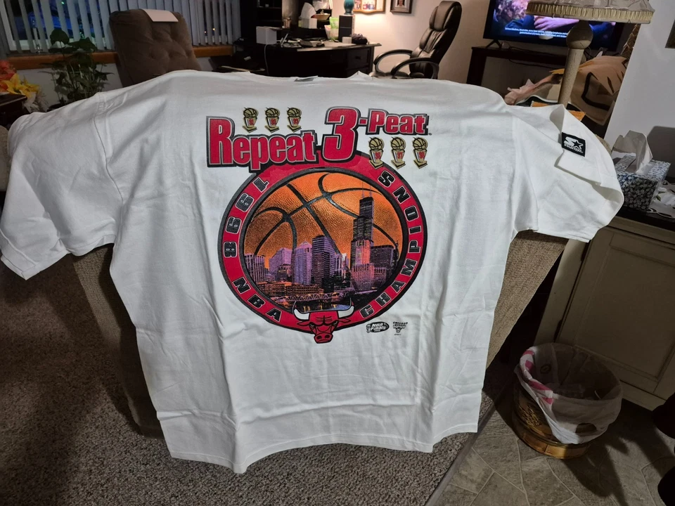 Camiseta de inicio de los campeones mundiales de la NBA de 3 turbas de los Chicago Bulls 1998 vintage XL NUEVA CON ETIQUETAS Foto 1 de 1