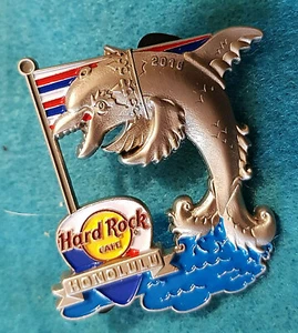HONOLULU SERIE CRESTA REGIONAL 2016 BANDERA ESTATAL DELFÍN Hard Rock Café PIN LE20 - Imagen 1 de 2