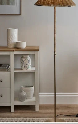 Ex Next Brandneu Messing Stratford geflochten Rattan Stehlampe  - Bild 1 von 4