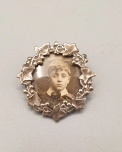 Antike Foto-Brosche Trauerschmuck Erinnerungsbrosche - Bild 1 von 8