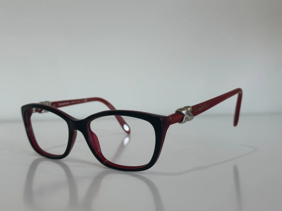 Marco óptico de gafas rojas ojo de gato Tiffany & Co. TF 2074 8156 54-16-135 Foto 1 de 4