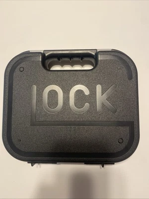 Estuche rígido para pistola Glock con pestillos bloqueables. 10 1/2 “X 7”. Foto 1 de 2