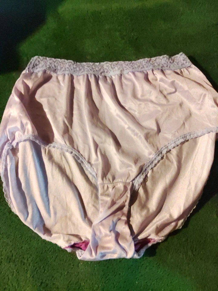 Bragas Hanes Talla 9 con Encaje Ancho Años 90 100% Nylon Suave Sedoso. Lavanda Foto 1 de 2