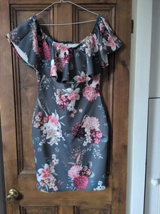 Girls On Film Beautiful Bardot Off The Shoulder Dress Grey Floral New Size 16 - Picture 1 of 6