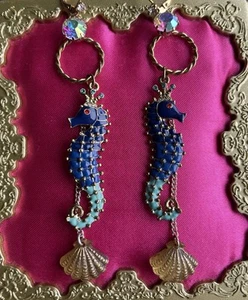 Pendientes Betsey Johnson Vintage Cuento de Sirena Largo Azul Caballito de Mar Almeja Concha - Imagen 1 de 2