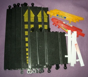 Scalextric For Parts: Straight Track L6615, MM160, C159 and Barriers C274 - Picture 1 of 16