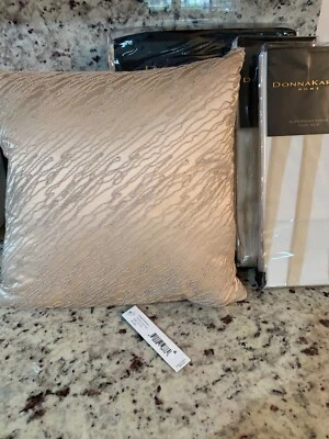 Donna Karan Awakening Blush F/Queen Duvet Cover+Euro Shams+ Decorative Pillow. - Image 1 of 4