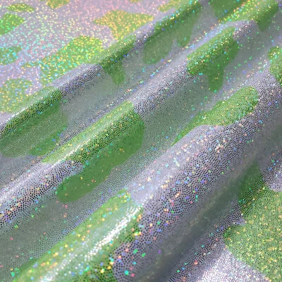 Tecido de elastano verde limão e branco colorido folha nebulosa estampa metálica de vaca - Imagem 1 de 4