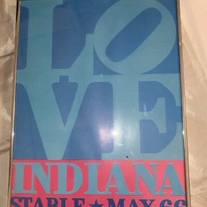 LOVE by Artist ROBERT INDIANA Poster Stall Kunst Galerie Grün Blau Buchstaben Rahmen - Bild 1 von 7