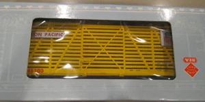 REA- RAILWAY EXPRESS AGENCY G SCALE UNION PACIFIC STOCK CAR NEU IN BOX 46103 NEU - Bild 1 von 5