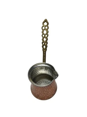 Cafetera turca vintage de cobre martillado con mango de latón Foto 1 de 4