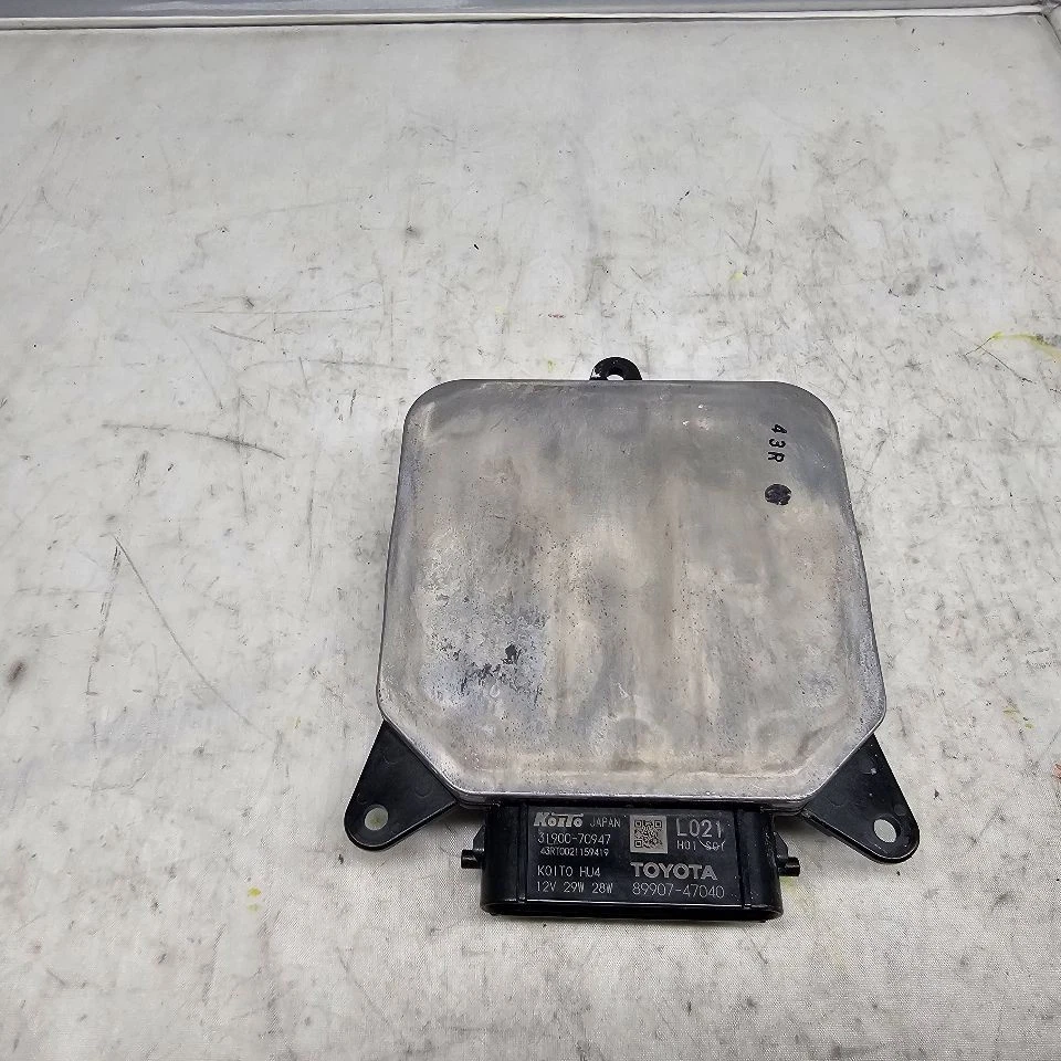 2017-2022 Toyota Prius Prime OEM Left Driver Headlight Ballast Module 8990747040 - Image 1 of 4