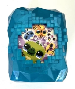 Bitzee Giocattolo Interattivo Digital Pet Blue Box (Cambia Personaggi, Parla) - Foto 1 di 3