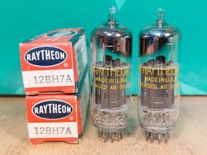 Par de tubos de vacío Raytheon 12BH7A NUEVO EN CAJA 1957 placa negra - Imagen 1 de 11