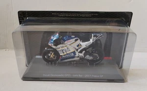 DUCATI DESMOSEDICI FRANCE GP15 , 1/18 MOTOGP MOTORCYCLE,LORIZ BAZ ,2017, ALTAYA - Foto 1 di 12