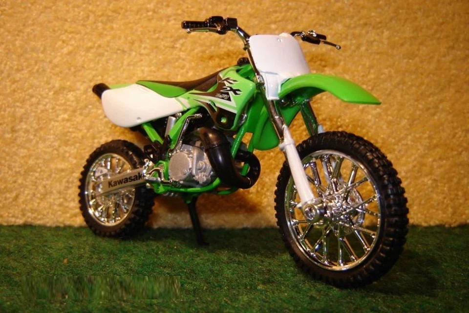 1:18 Kawasaki KX 250 Grün 2002 WELLY 00426 - Bild 1 von 1