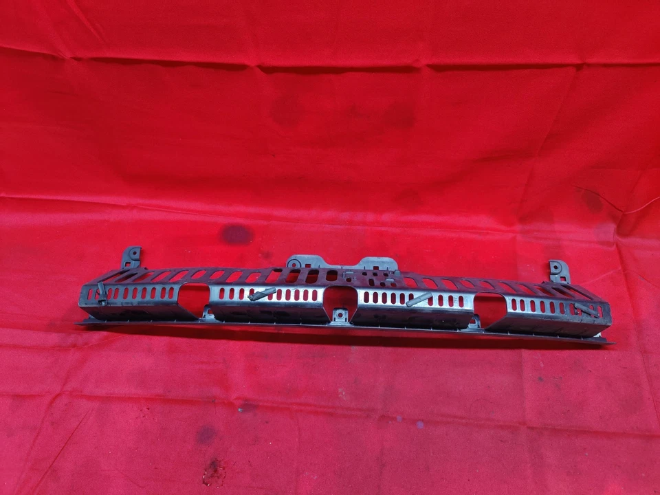 11-16 MINI COOPER REAR BUMPER CENTER MIDDLE SUPPORT GUIDE MOUNT MOUNTING BRACKET Foto 1 de 4