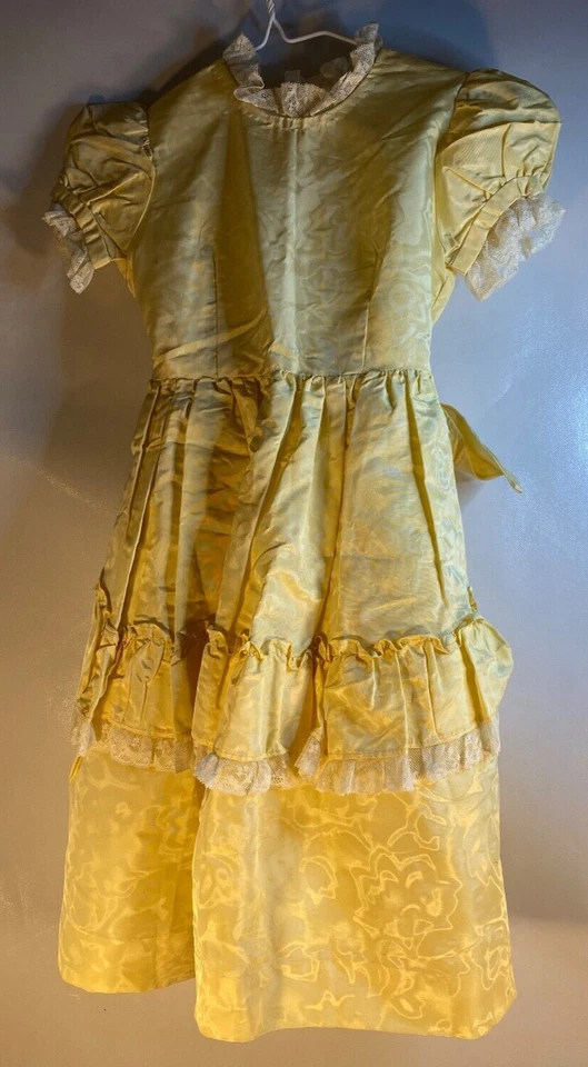 Vestido antiguo vintage para niños, amarillo con encaje Foto 1 de 4