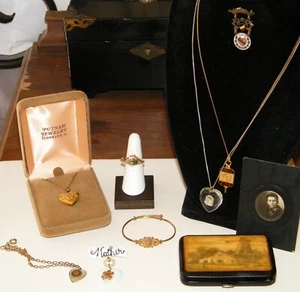 10 Teile VIKTORIANISCHES ATQ SCHMUCK KONVOLUT GF J.M.F. & Co Armreif ~ D of P/D of H Pin ~ Zigarettenetui - Bild 1 von 20