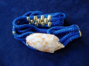 VTG LARGE NATURAL COWRIE SEASHELL W/ GOLD LEAF EDGE BUCKLE W/ BLUE ROPE BELT - Picture 1 of 11
