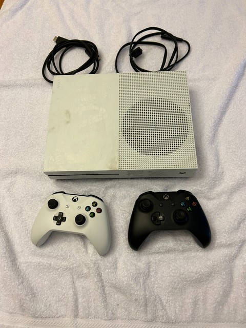 Xbox One S 1tb.  Console de Videogame Xbox One S Usado 84649276