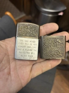 ACCENDINO ZIPPO / RELIQUIA VIETNAM VINTAGE (3 PEZZI) citazione scritta e mappa Vietnam. - Foto 1 di 6