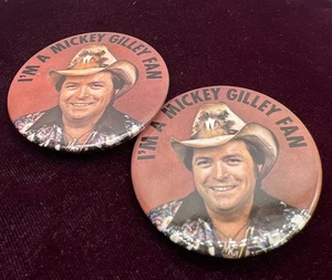 Lote de 2 prendedores pinback vintage de música country I’m a Mickey Gilley Fan - Imagen 1 de 4