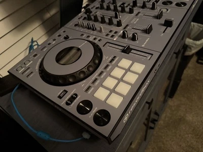 Pioneer DDJ-800 Portable DJ Controller Deck Rekordbox 2-Channel, Black - Image 1 of 4