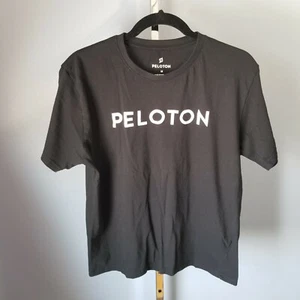 Camiseta Gráfica PELOTON 100 Century Club Negra Adulto Mediana Algodón Auténtico - Imagen 1 de 8