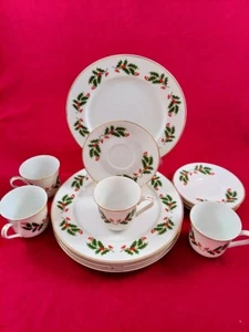 4 Place Settings Fine China Japan Christmas Holly Berries Dinners Cups & Saucers - Picture 1 of 6