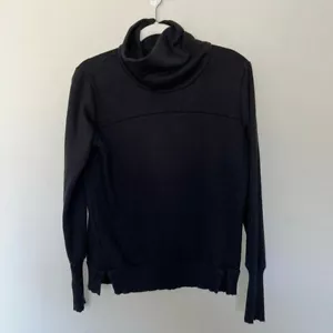 Alo Yoga schwarz Sweatshirt Lounge Relaxed Athleisure bequem minimal aktiv Outdoor - Bild 1 von 4