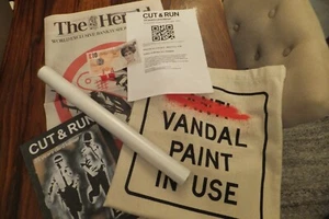Banksy Cut & Run Glasgow, Tote bag, 2posters, Book, Tenner, Earrings, Newspaper. - Picture 1 of 24