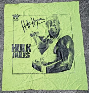 Hulk Hogan WWE WWF Raro 1990 Titan Sports Wrestling Tapiz Verde Neón 39x45 VT - Imagen 1 de 7
