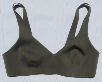 Lululemon US size 34 A 34A Green Yoga Soft Wire Free Lightweight Hold True Bra - Image 1 of 4