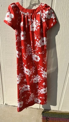 Vestido Hawaiano De Colección Hilo Hattie Maxi Caftán MuuMuu Mediano Floral Tropical EE. UU. Rojo Foto 1 de 3