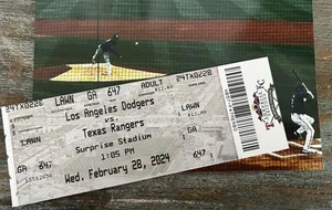 Boleto de debut de entrenamiento de primavera de los Dodgers Yoshinobu Yamamoto 2024 + foto del primer lanzamiento - Imagen 1 de 4