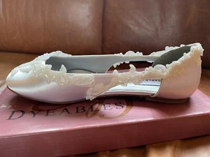 Flache Satin Brautschuhe Hochzeit mit Cut Out und Details - Bild 1 von 3