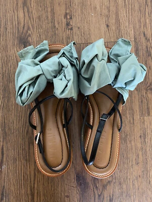 sancals con acento de arco de cuero marni Foto 1 de 3