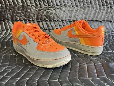 Nike Air Force 1 Low Stealth/Naranja y Gris 7/11/07 (314192-081) 6.5Y Foto 1 de 4