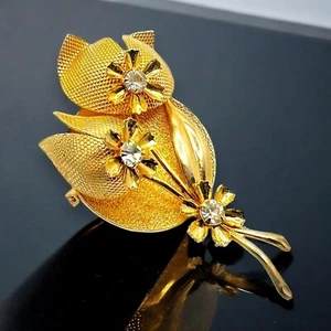 Broche Flor Tono Dorado Años 60 Texturizado Estrás Ramo Vintage Estilo Hombres Locos - Imagen 1 de 9