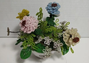 Arreglo floral vintage con cuentas - Imagen 1 de 4