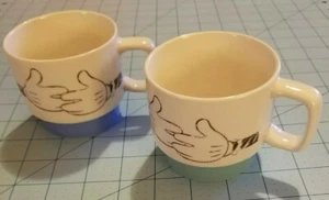 Daiso & Disney: 2er Set Mickey Mouse Handschuhe stapelbare Kaffeetassen - Brandneu - Bild 1 von 10