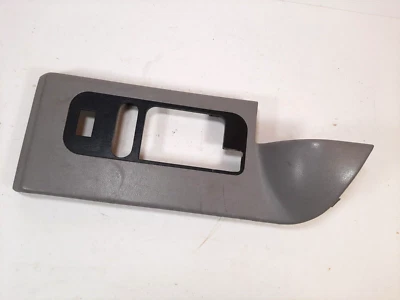 Chevrolet GMC Suburban 1992-1994 pasajero derecho manija puerta trasera bisel gris Foto 1 de 4