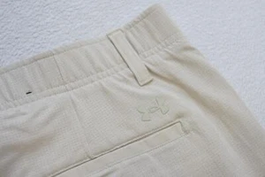 Under Armour Golf Shorts HeatGear Loose Beige Flat Stretch 9.5" INS Mens Sz 38 - Picture 1 of 6